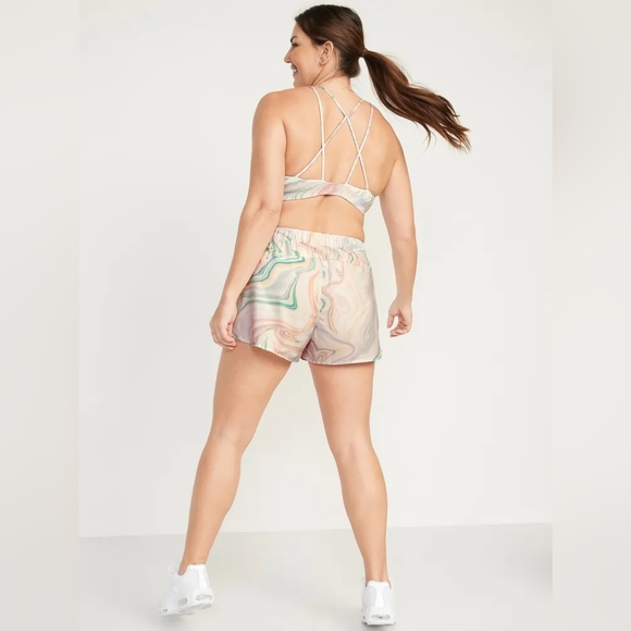 Old Navy Women's Medium Stretchtech Dry Quick Dolphin Hem Run Shorts - Picture 3 of 11